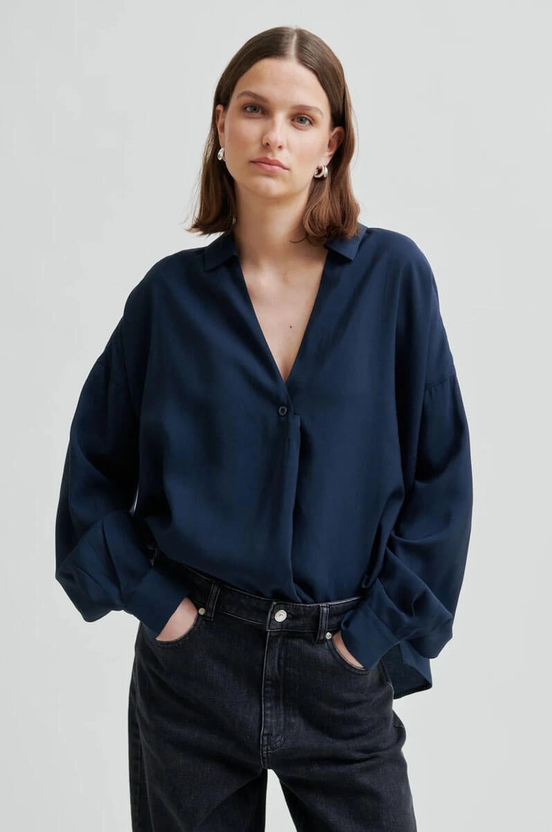 Second Female Timeline Blouse - Carbon