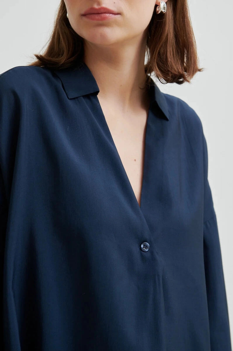 Second Female Timeline Blouse - Carbon