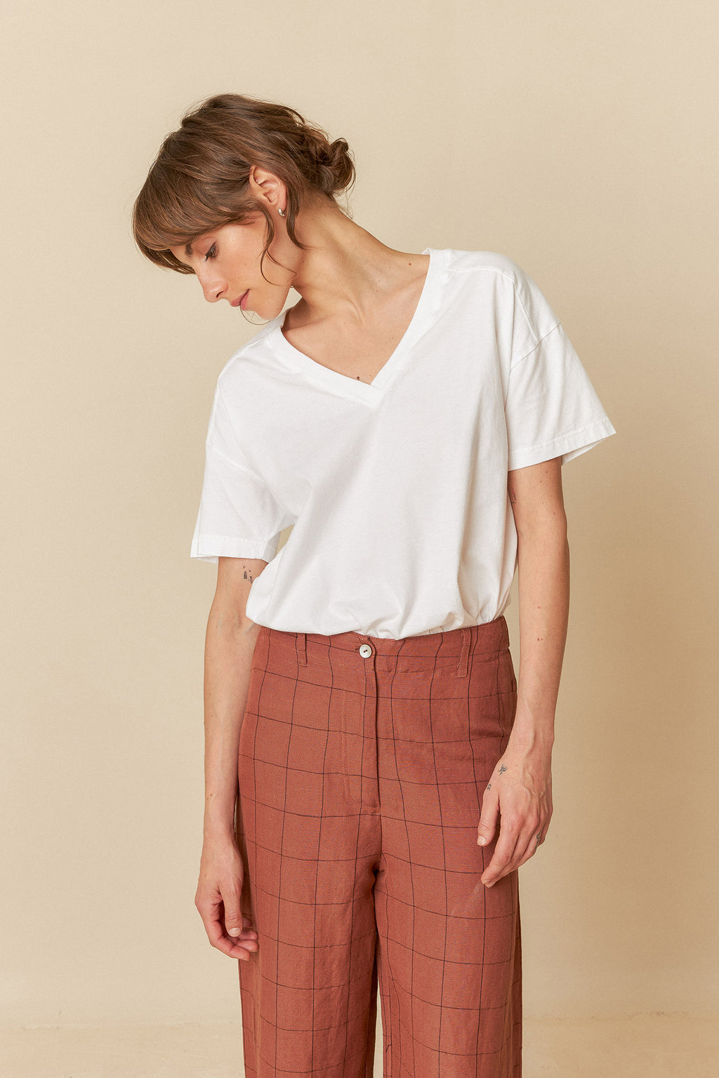 Indi & Cold V-Neck Cotton T-Shirt (ES362) - Blanco