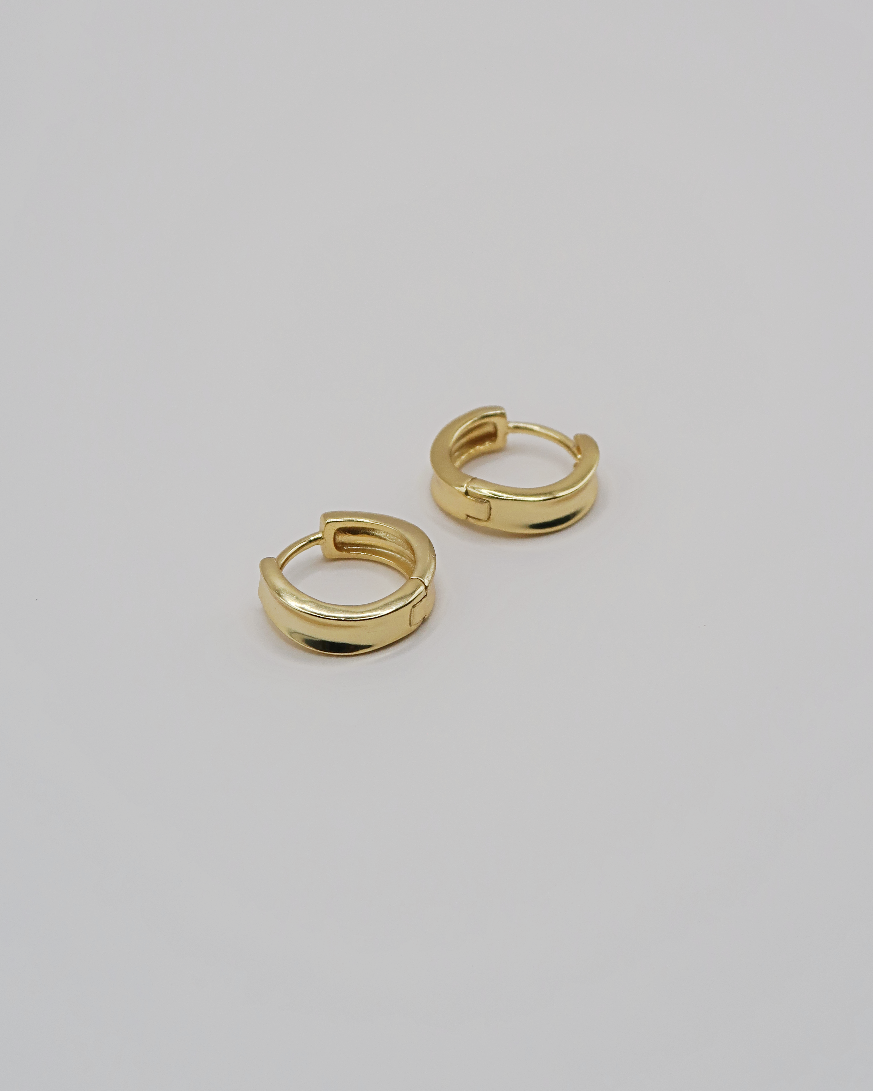 Humbleworks Barrymore Chunky Huggie Earrings - Gold