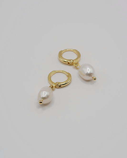 Humbleworks Garbo Freshwater Pearl Earrings - Gold