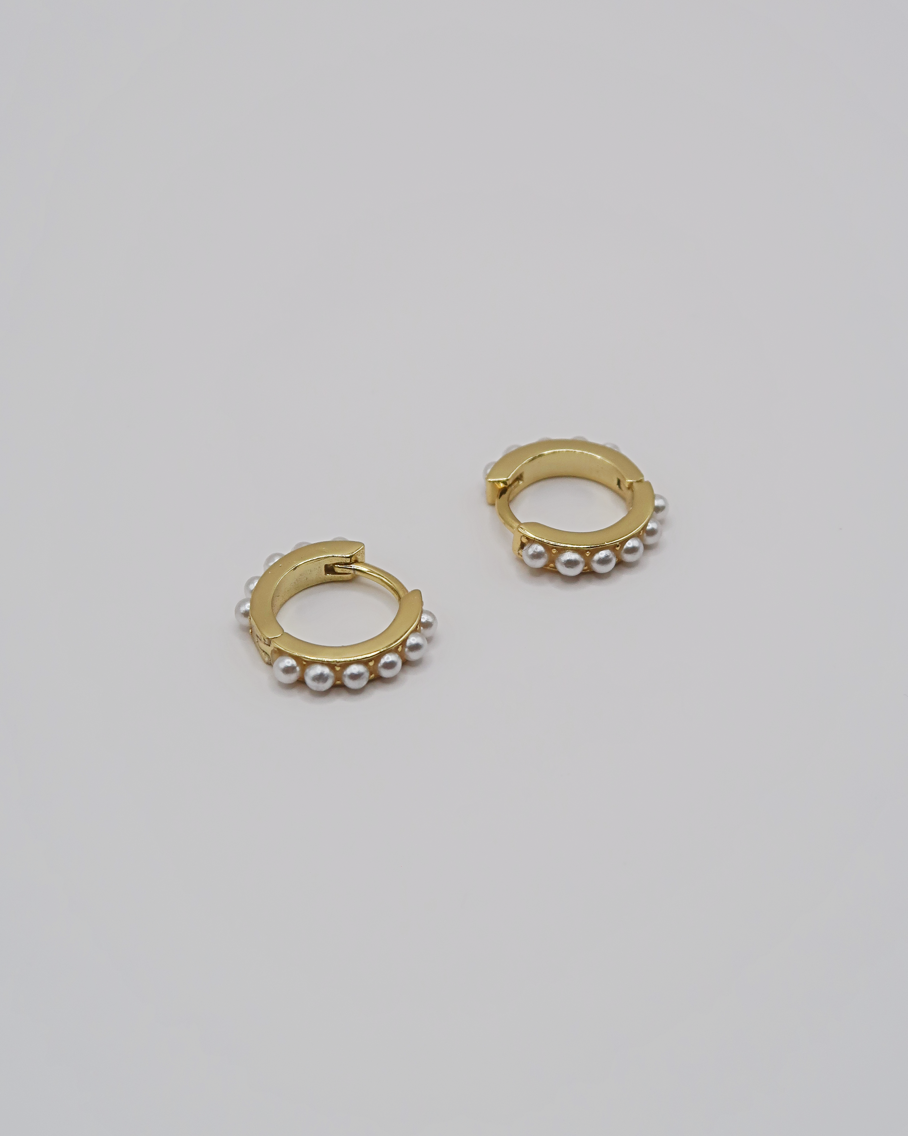 Humbleworks Thurman Pearl Huggie Earrings - Gold