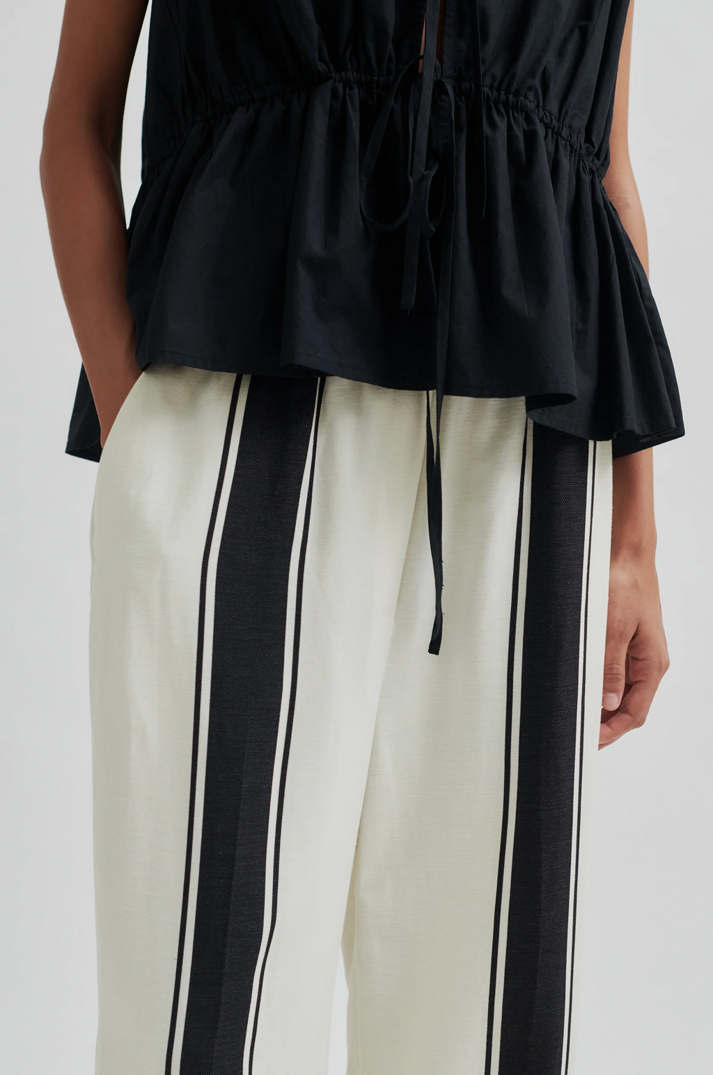 Second Female Lie Trousers - White Alyssum