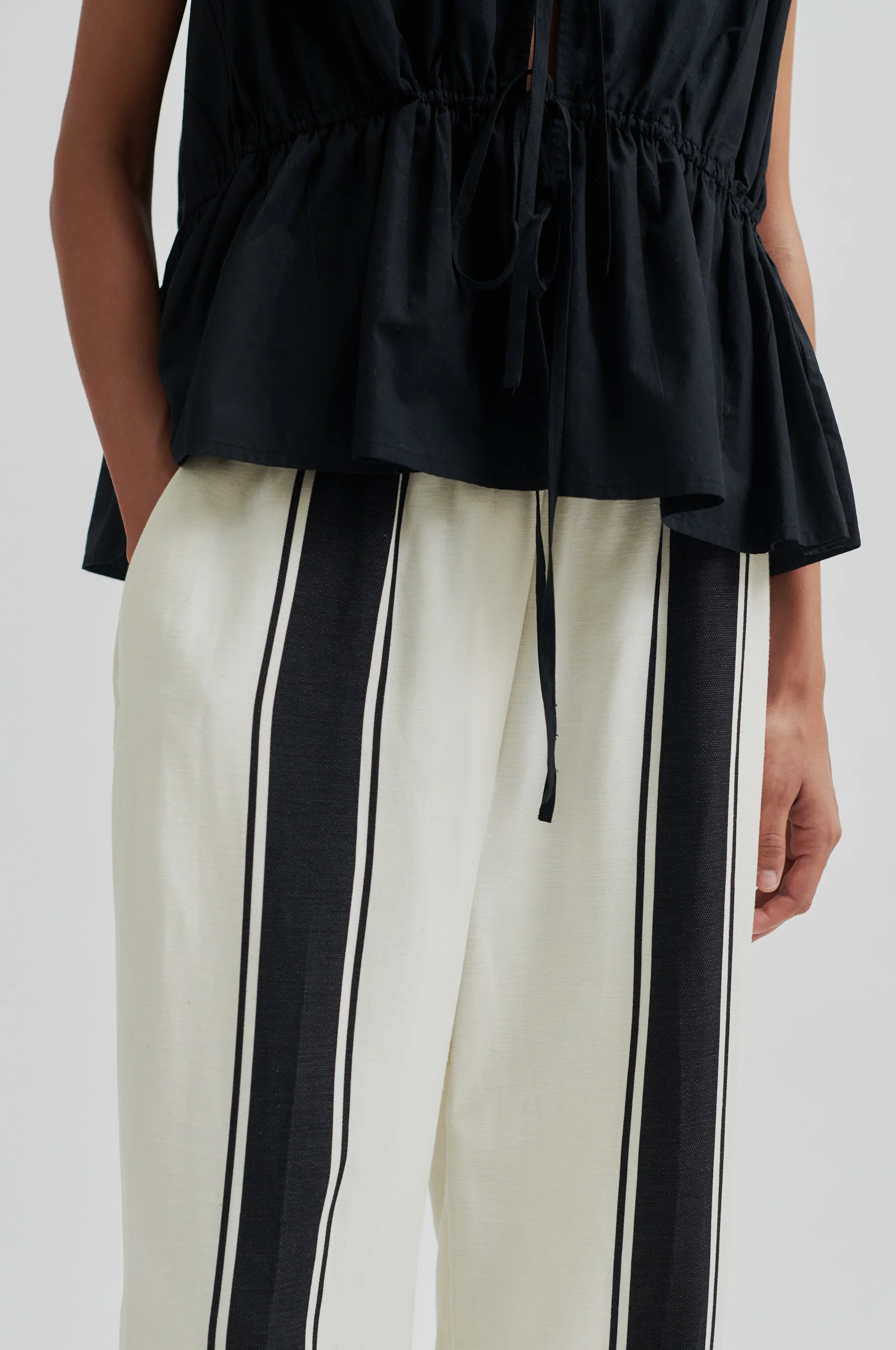 Second Female Lie Trousers - White Alyssum