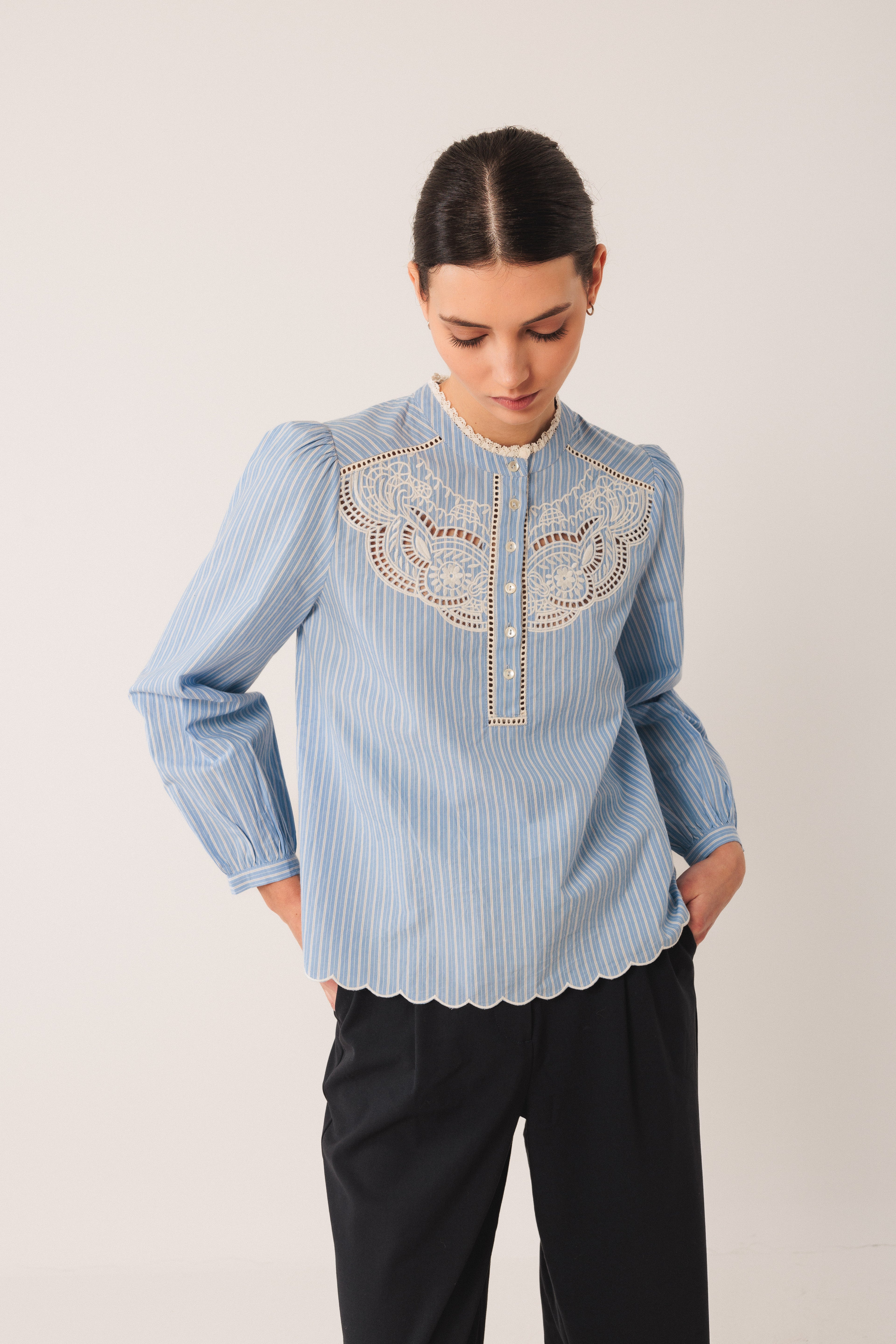 Indi & Cold Embroidered Poplin Blouse (MC230) - Azul