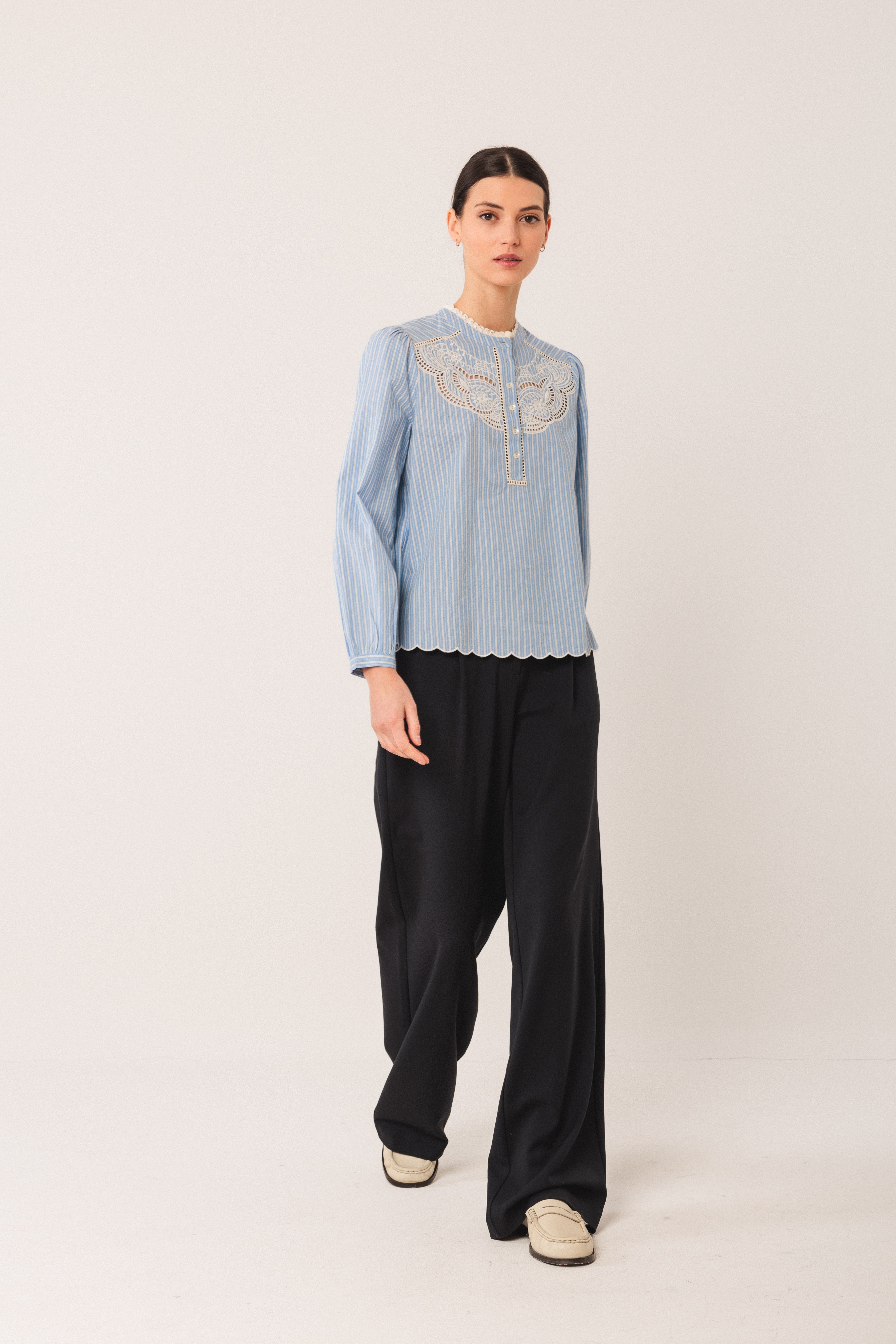 Indi & Cold Embroidered Poplin Blouse (MC230) - Azul