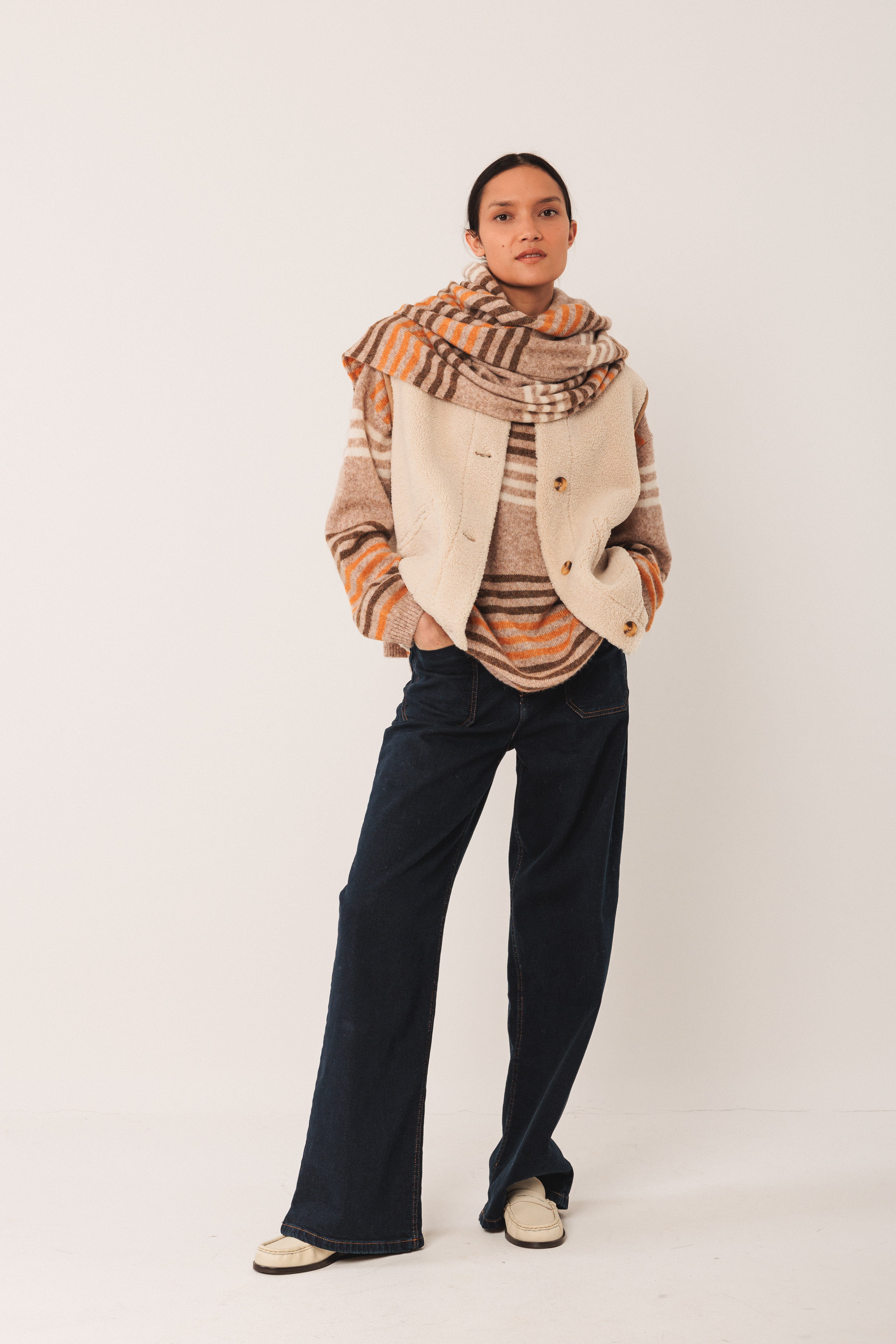 Indi & Cold Reversible Teddy Vest (MT671) - Crudo