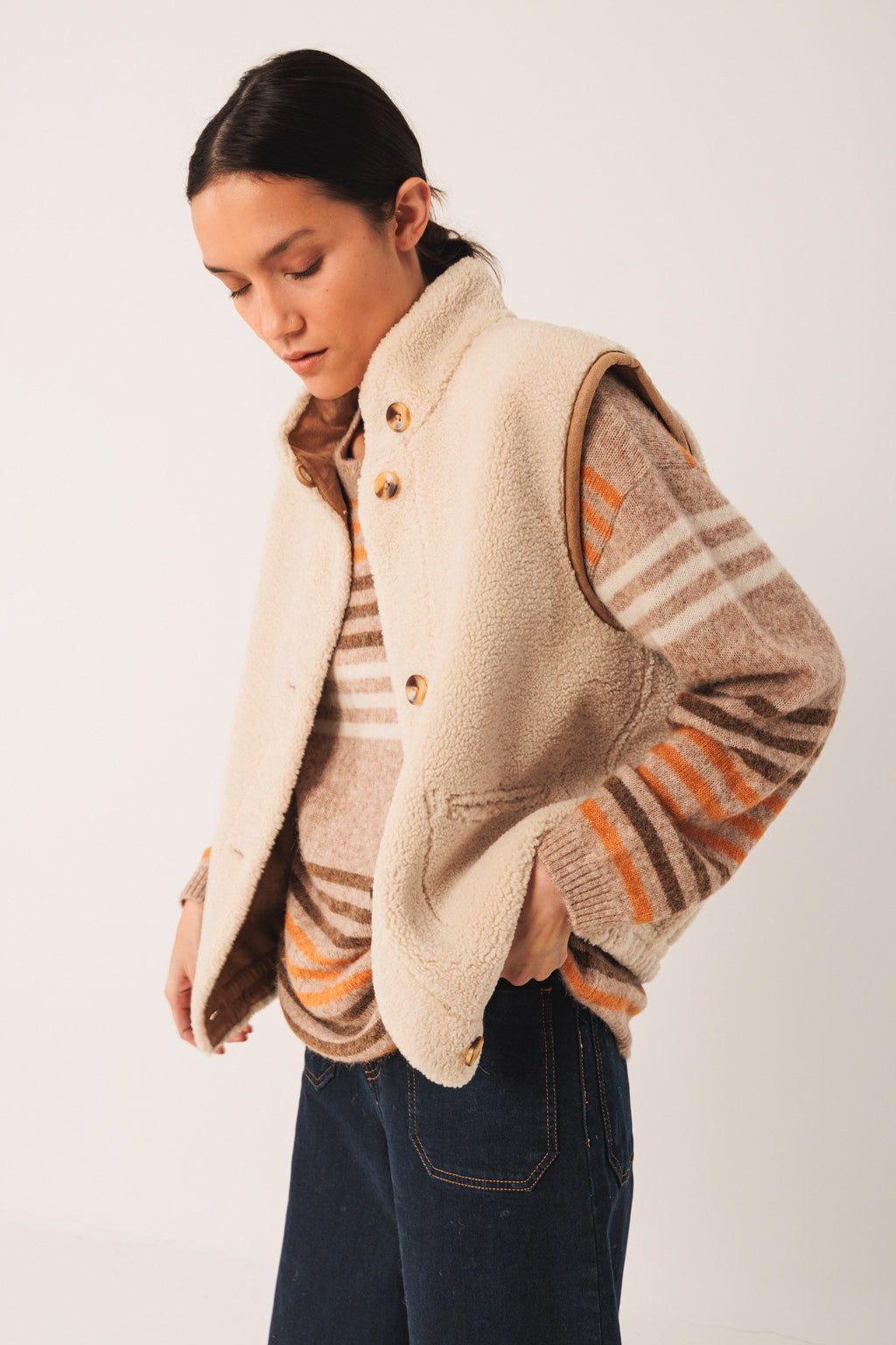 Indi & Cold Reversible Teddy Vest (MT671) - Crudo