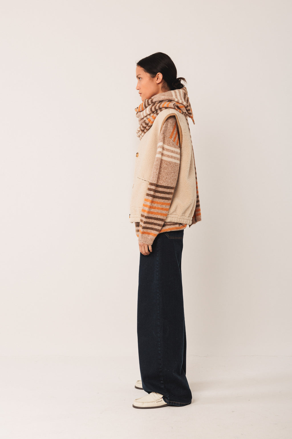 Indi & Cold Reversible Teddy Vest (MT671) - Crudo