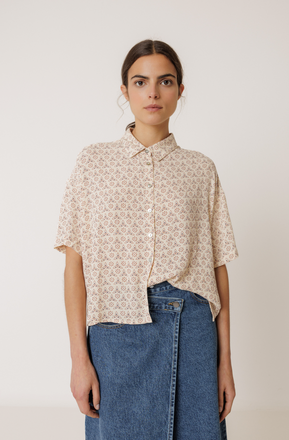 Indi & Cold S26 MI142 Oversize Block-Print Shirt