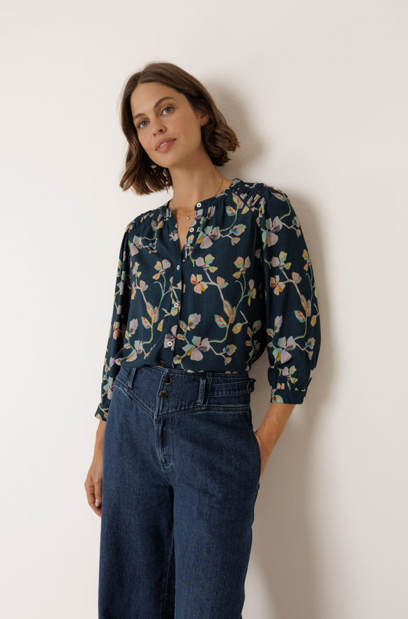 Indi & Cold S26 AD101 Smock-Detail Shirt
