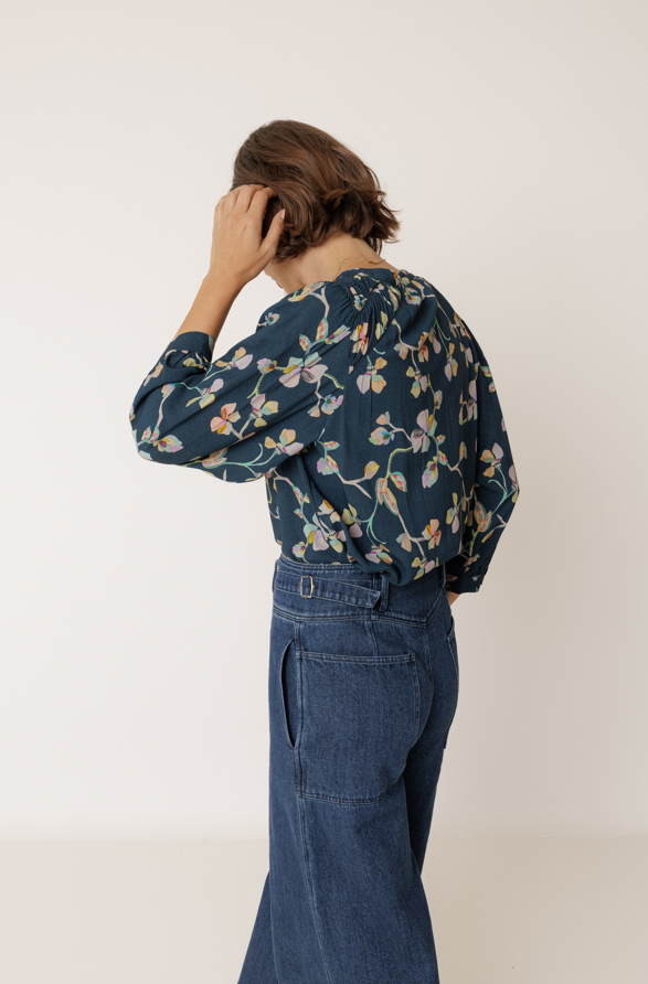 Indi & Cold S26 AD101 Smock-Detail Shirt