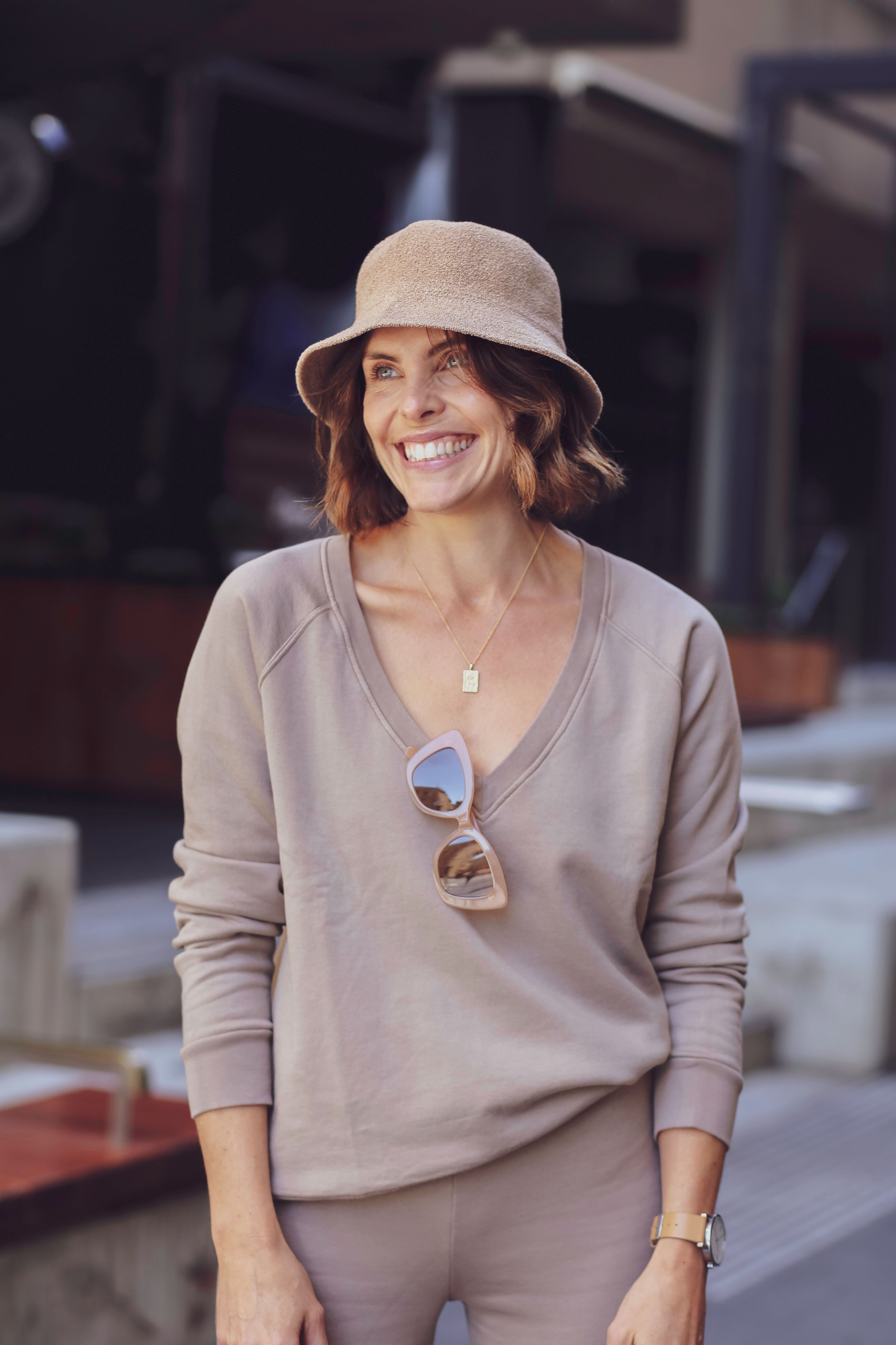 Maya Melbourne Como V Neck Fleece - Almond